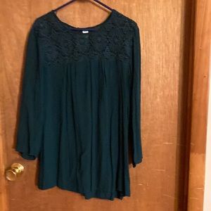 Old Navy-xl lacy neckline continues on back. Long loose sleeves. Kelly Gr.